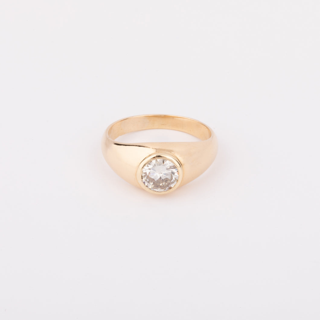 Bague solitaire sur or jaune diamant demi taille