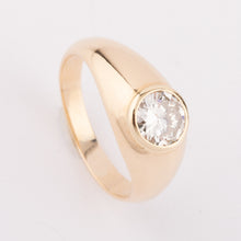 Charger l&#39;image dans la galerie, Bague solitaire sur or jaune diamant demi taille
