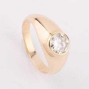 Bague solitaire sur or jaune diamant demi taille