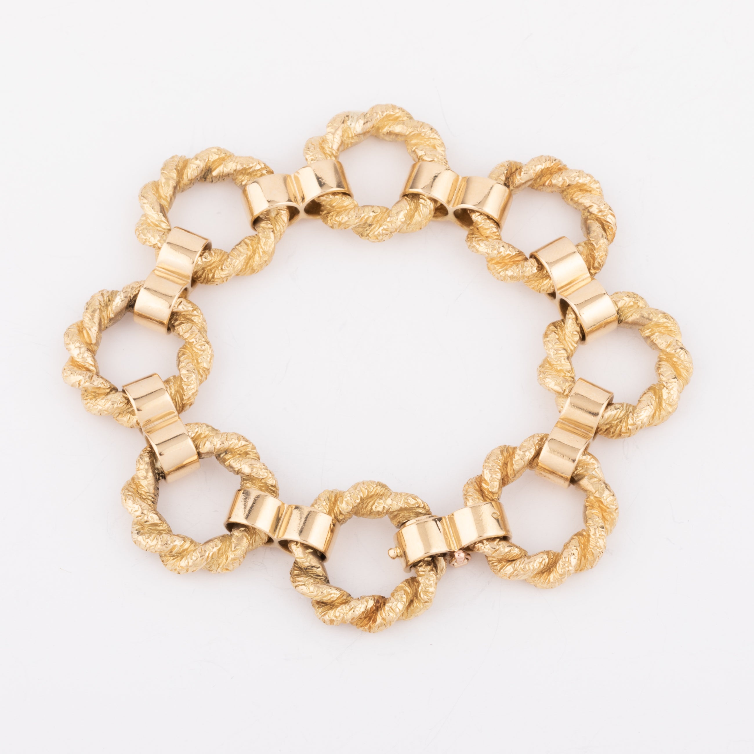 Bracelet or jaune anneaux torsadés  de la maison Chaumet