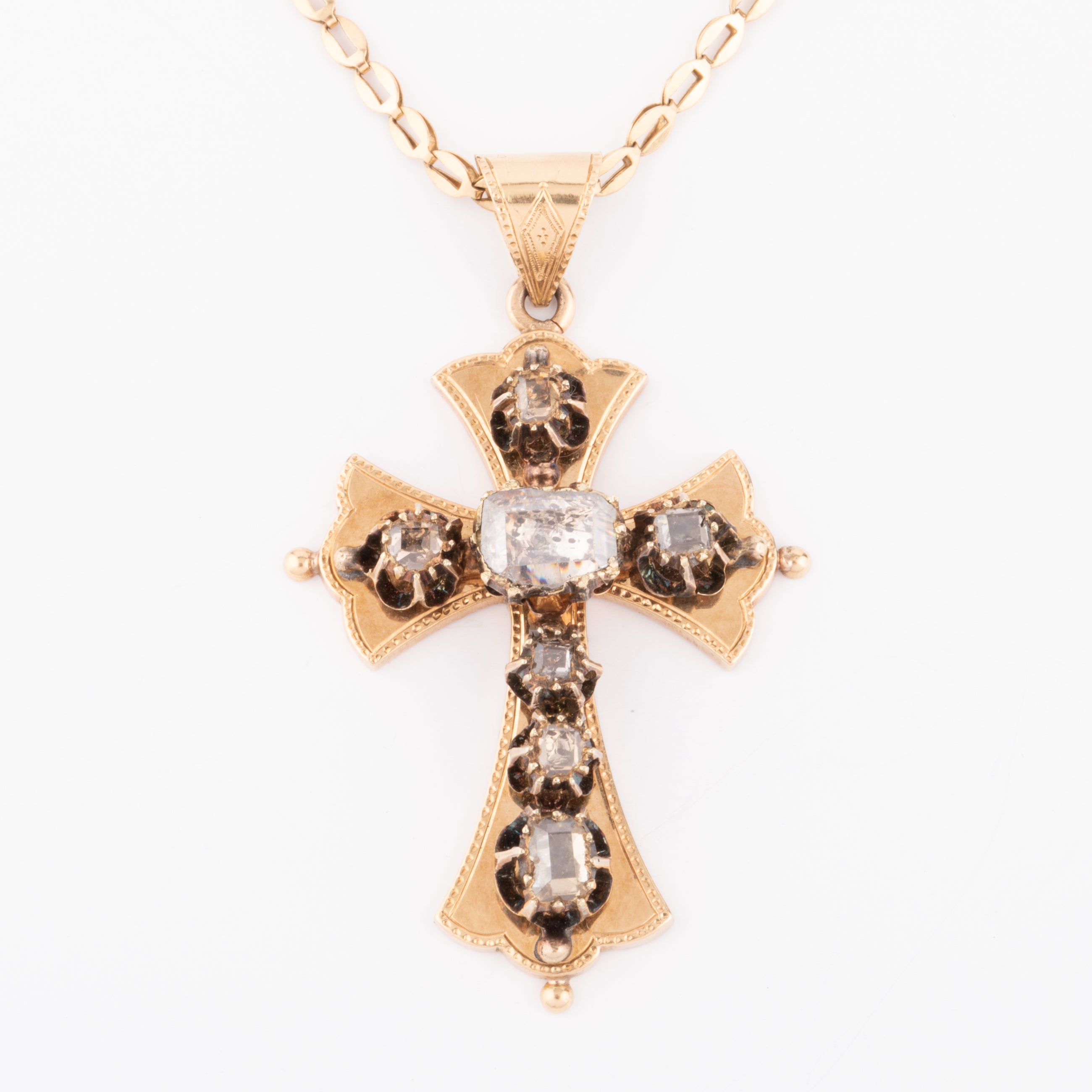 Croix or jaune et diamants