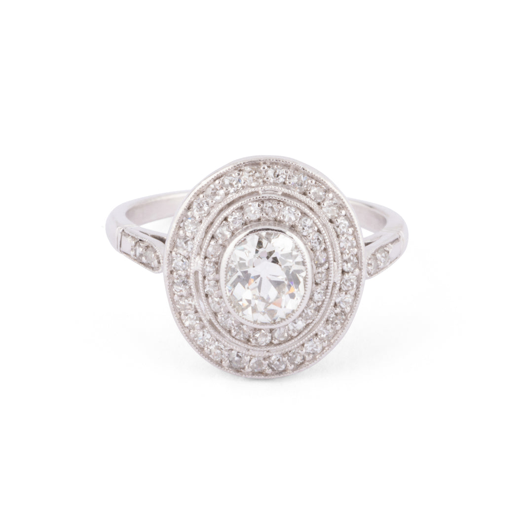 Bague double entourage en platine et diamants