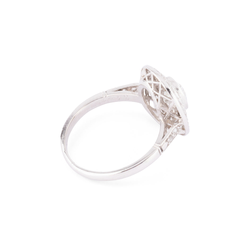 Bague double entourage en platine et diamants