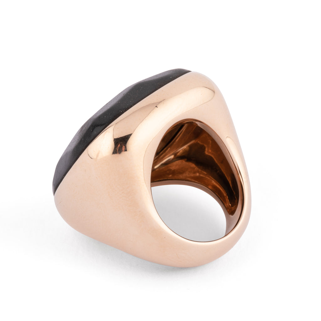 Ring from the Italian house Pomellato, Victoria model