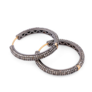 Boucles d'oreilles forme créole sur or 14 k et argent noirci pavées diamants cognacs