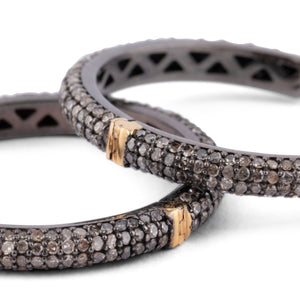 Boucles d'oreilles forme créole sur or 14 k et argent noirci pavées diamants cognacs