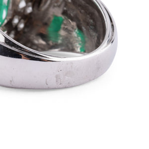 Bague en or gris et platine ornée d'une émeraude et diamants