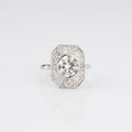 Bague platine ornée dans son centre d'un diamant taille ancienne