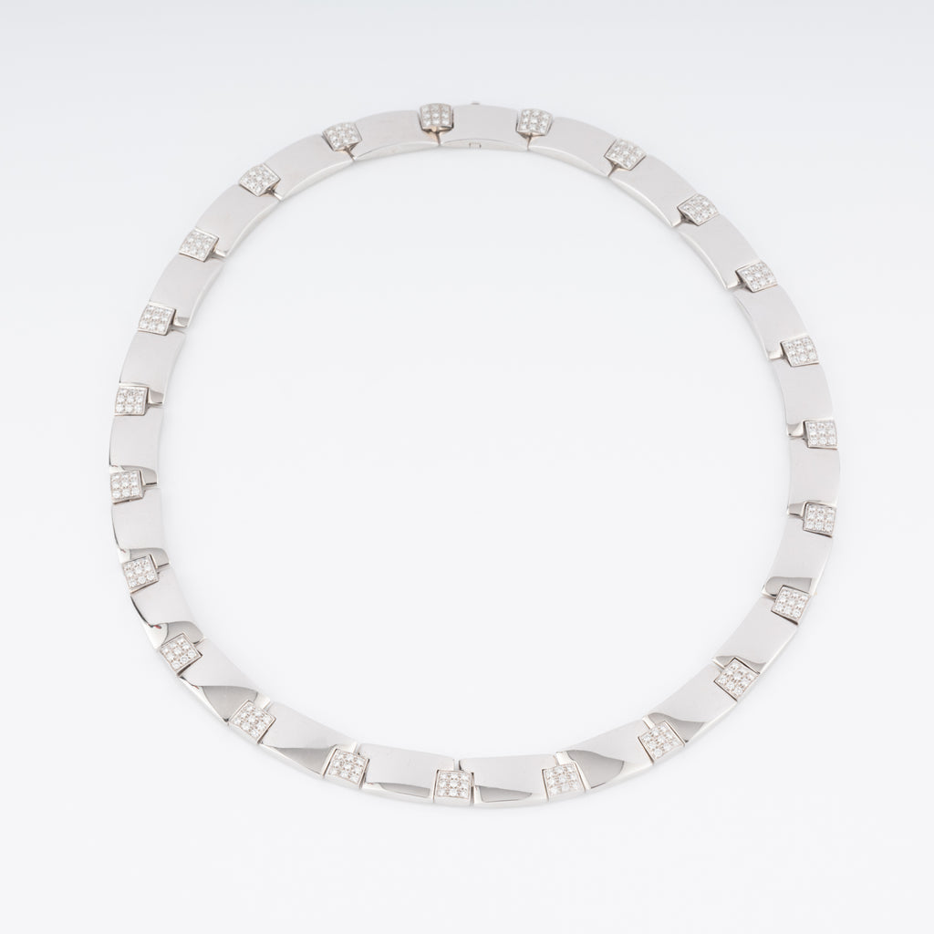 Collier or gris et diamants de la Maison Chaumet