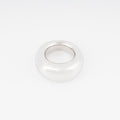 Une bague jonc or gris signée de la Maison Chaumet modèle Anneau