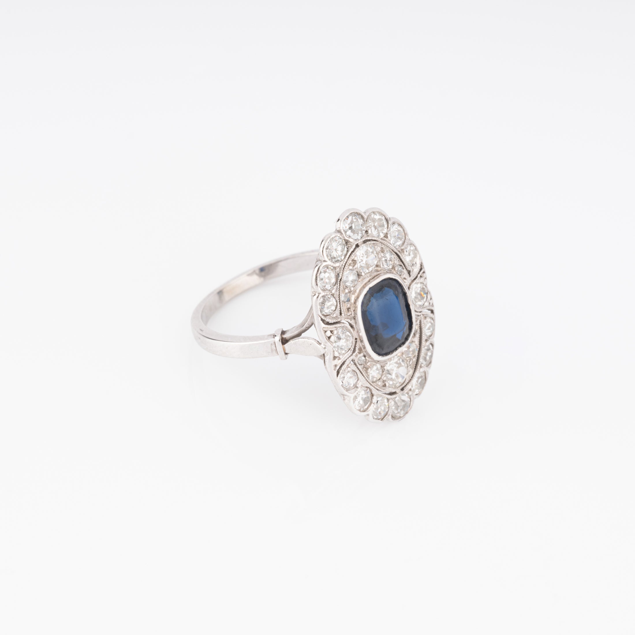 Bague marquise en platine