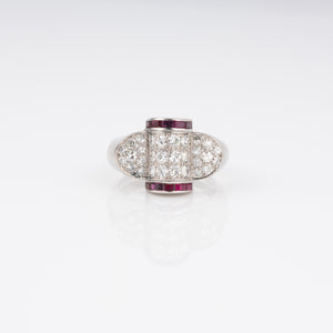 Bague platine et diamant ornée de rubis qualibrés
