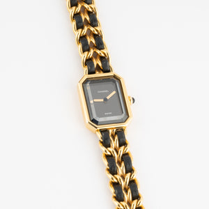 Montre en métal doré ma première de Chanel