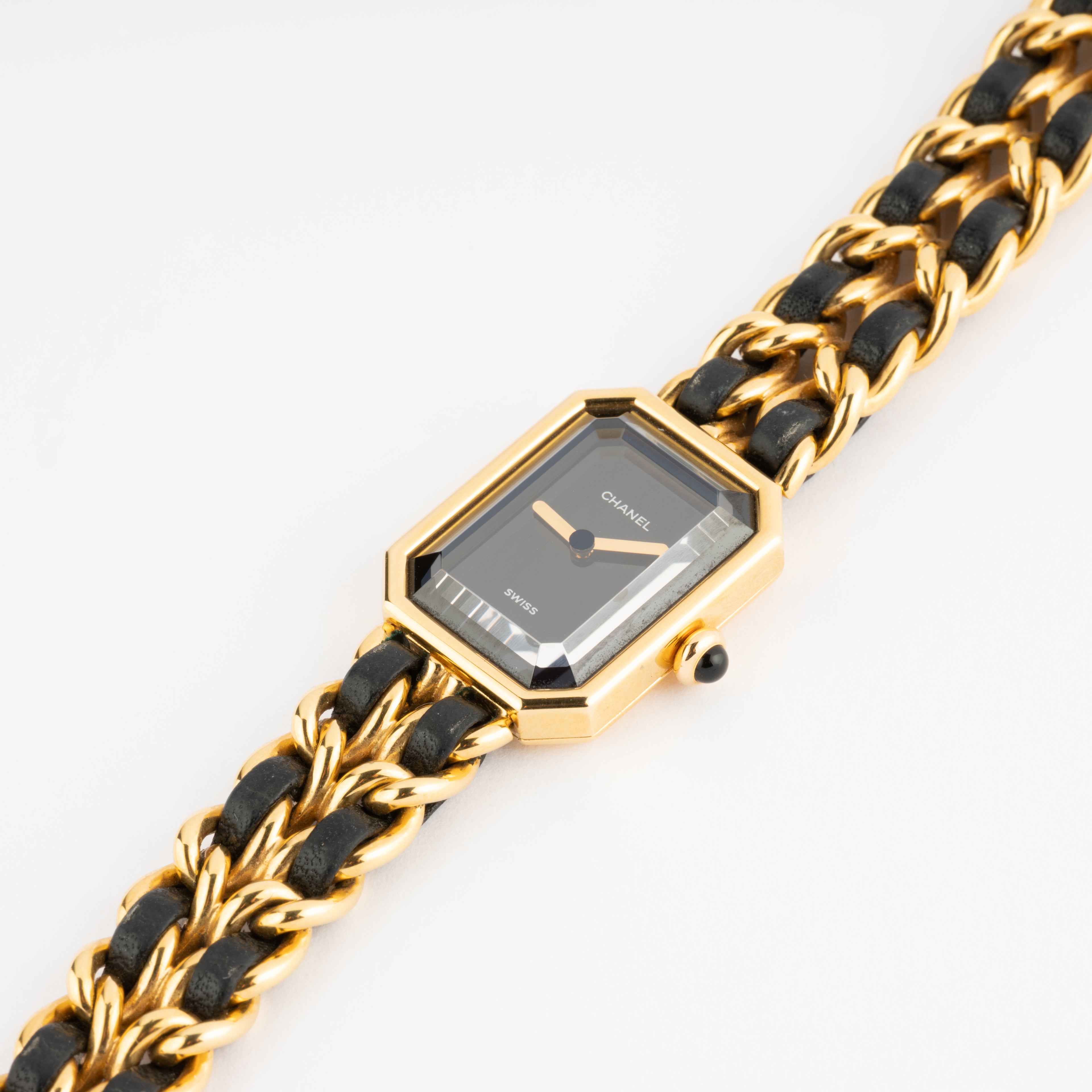 Montre en métal doré ma première de Chanel