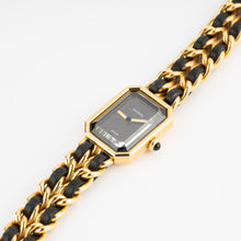 Charger l&#39;image dans la galerie, Montre en métal doré ma première de Chanel
