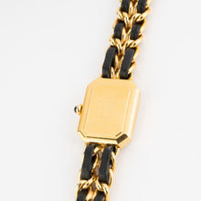 Charger l&#39;image dans la galerie, Montre en métal doré ma première de Chanel
