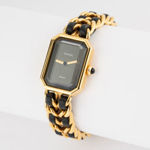 Charger l&#39;image dans la galerie, Montre en métal doré ma première de Chanel
