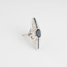 Charger l&#39;image dans la galerie, Bague marquise en diamant et saphir

