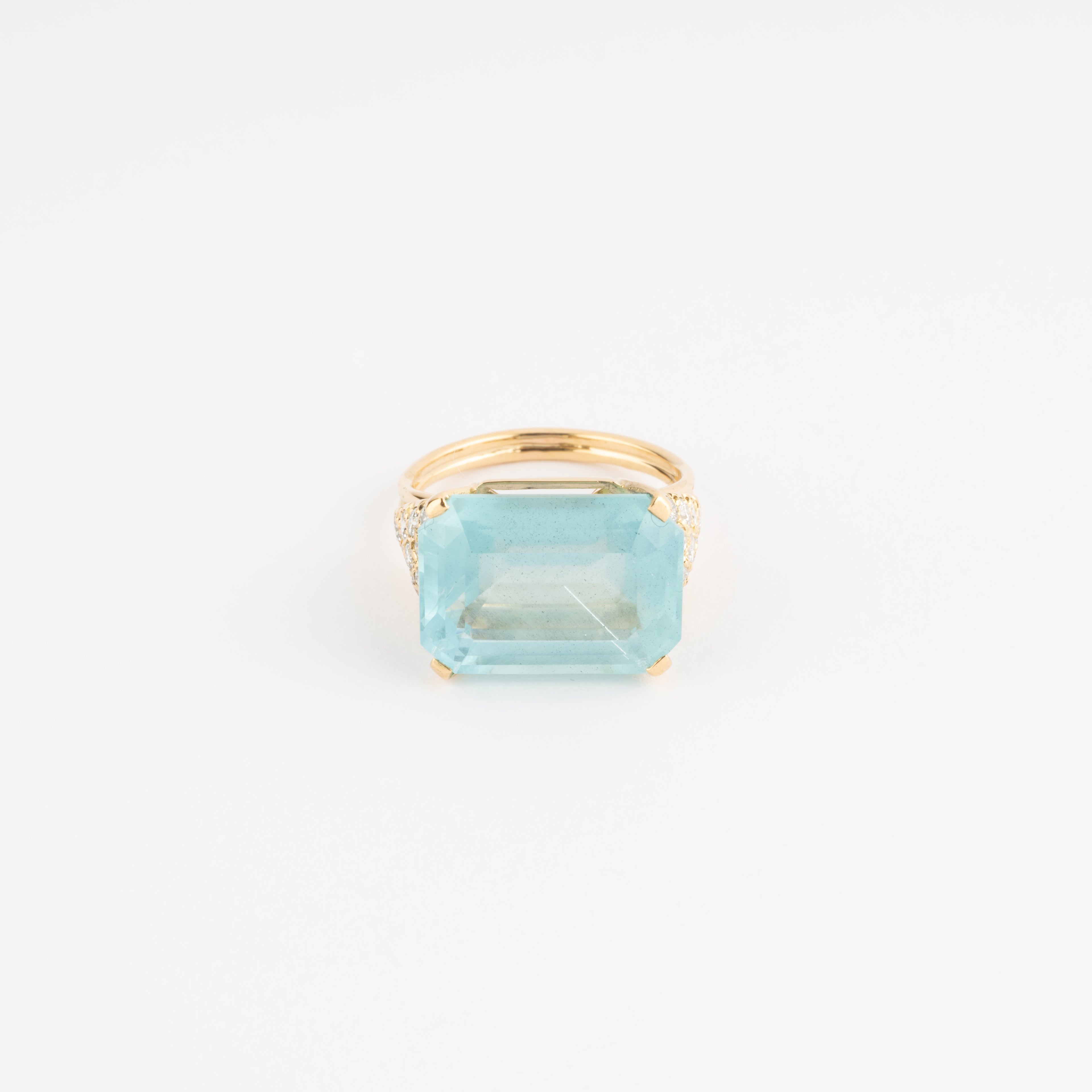 Bague aigue marine lactée et diamant sur or jaune