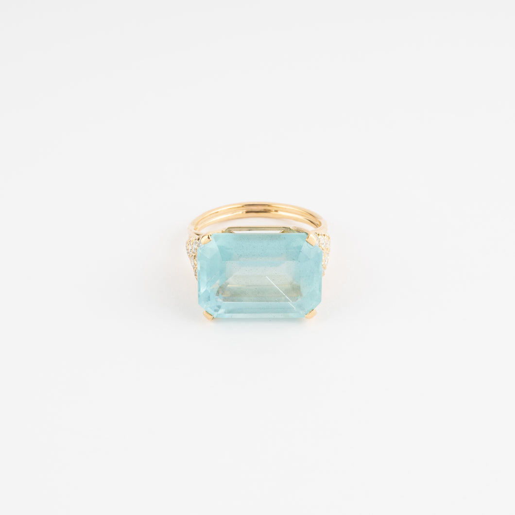 Bague aigue marine lactée et diamant sur or jaune