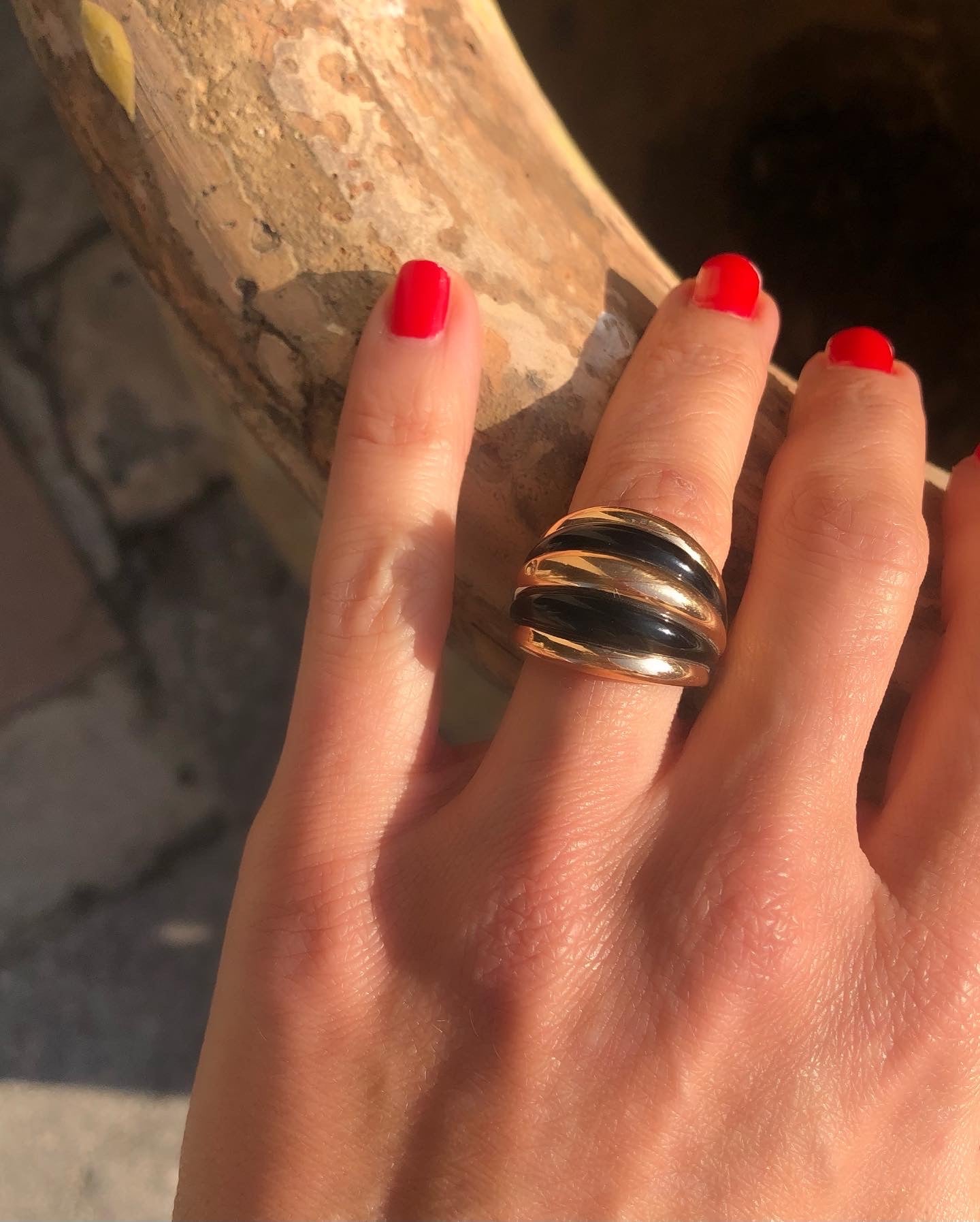 Bague jonc or rose et onyx de la maison Damiani