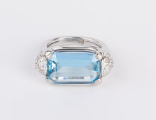 Charger l&#39;image dans la galerie, Bague or gris ornée d&#39;une aigue marine et diamants
