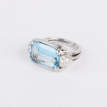 Charger l&#39;image dans la galerie, Bague or gris ornée d&#39;une aigue marine et diamants
