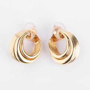 Paire de créoles or jaune  maison Van Cleef And Arpels