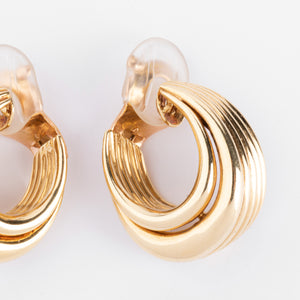 Paire de créoles or jaune  maison Van Cleef And Arpels