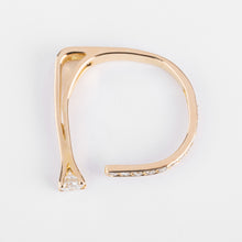 Charger l&#39;image dans la galerie, Bague ouverte or jaune et diamant design
