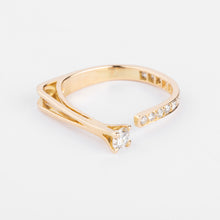 Charger l&#39;image dans la galerie, Bague ouverte or jaune et diamant design
