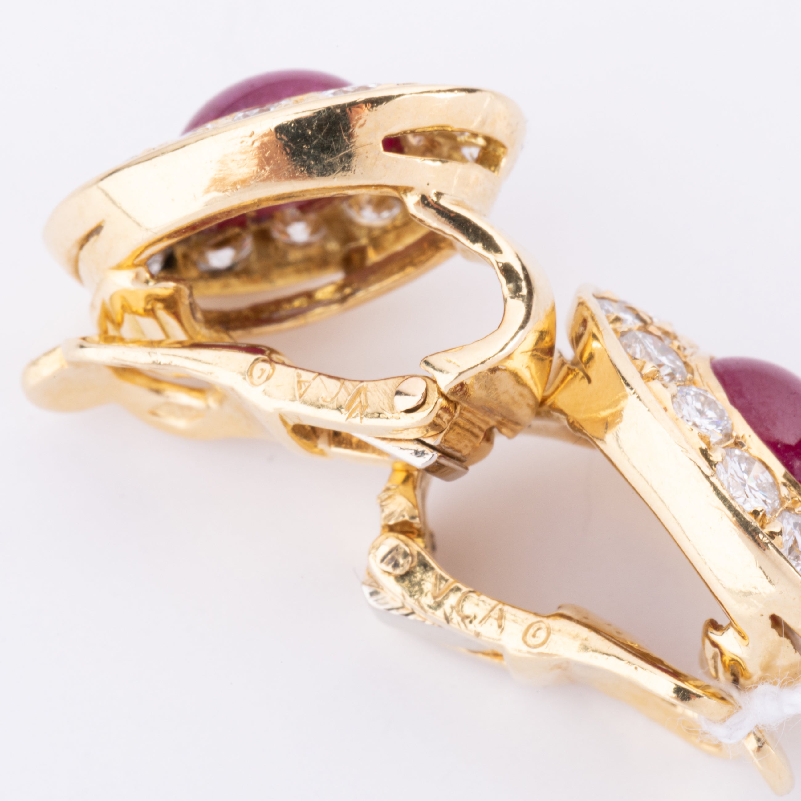 Boucles d'oreilles en rubis et diamants de la maison Van Cleef and Arpels