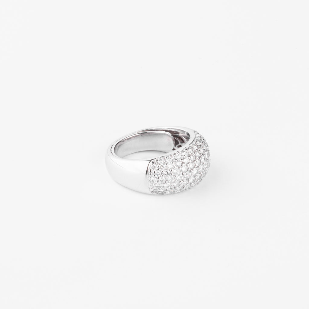 Bague jonc en or gris pavée de diamants