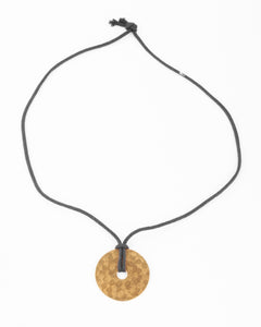 Pendentif martelée de la maison Dinh Van modèle cible