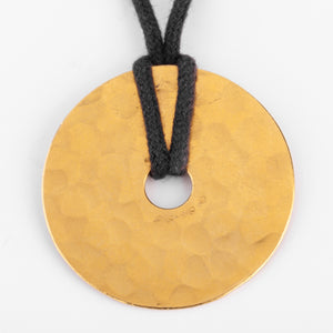 Pendentif martelée de la maison Dinh Van modèle cible