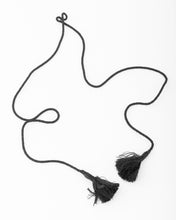 Charger l&#39;image dans la galerie, Pendentif en or jaune formant un cœur de la maison Poiray
