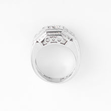 Charger l&#39;image dans la galerie, Bague en platine et diamants à gradins
