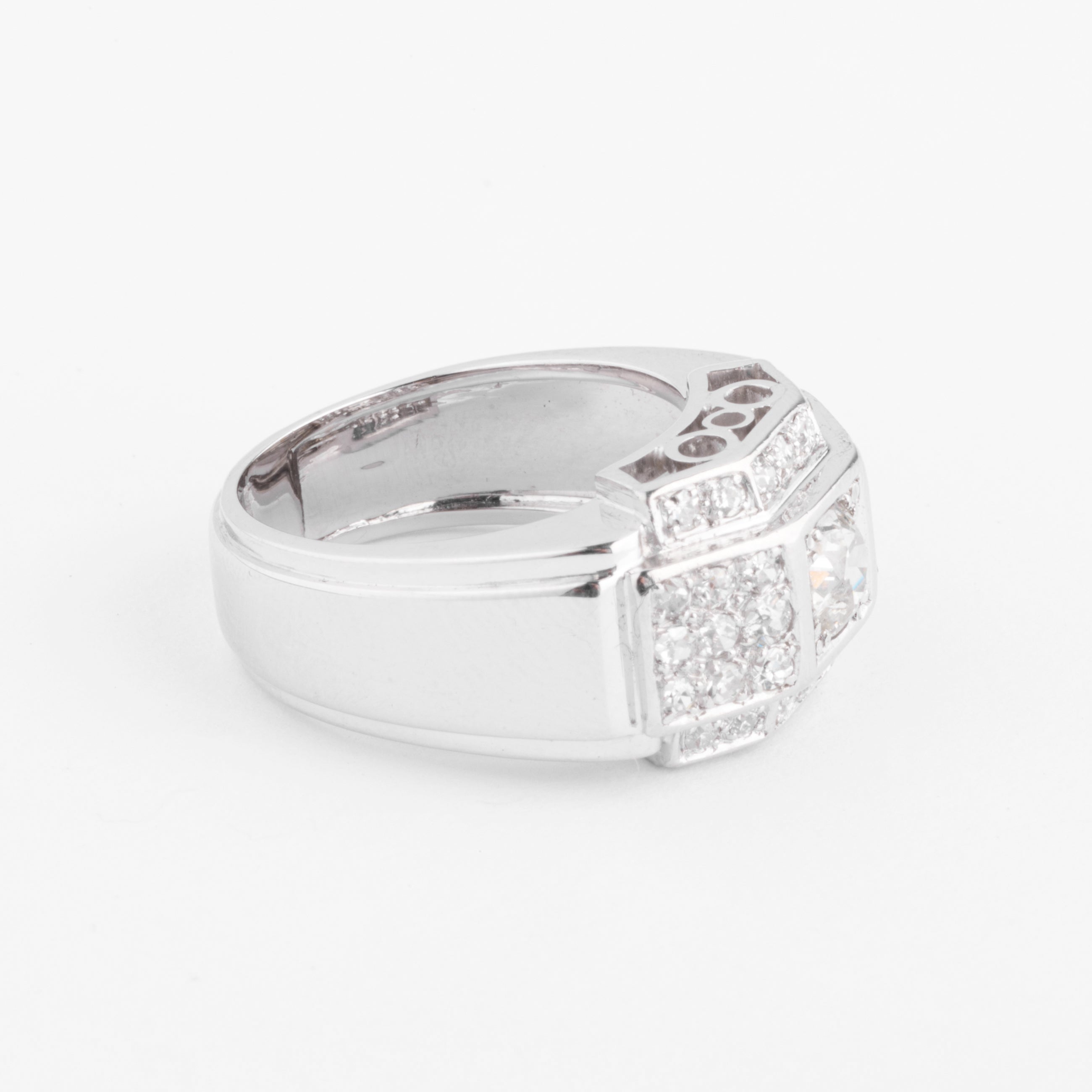 Bague en platine et diamants à gradins