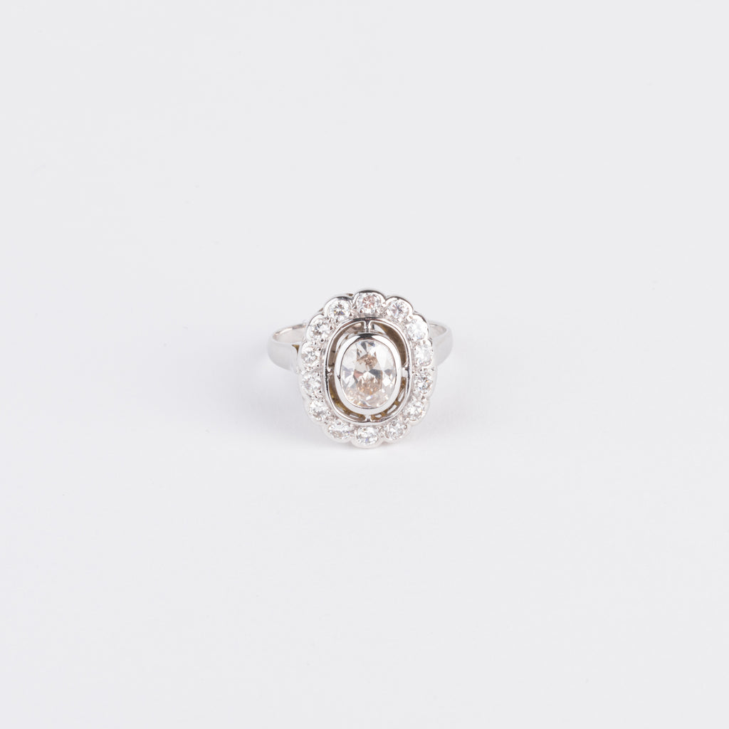 Bague marguerite en or gris et diamant