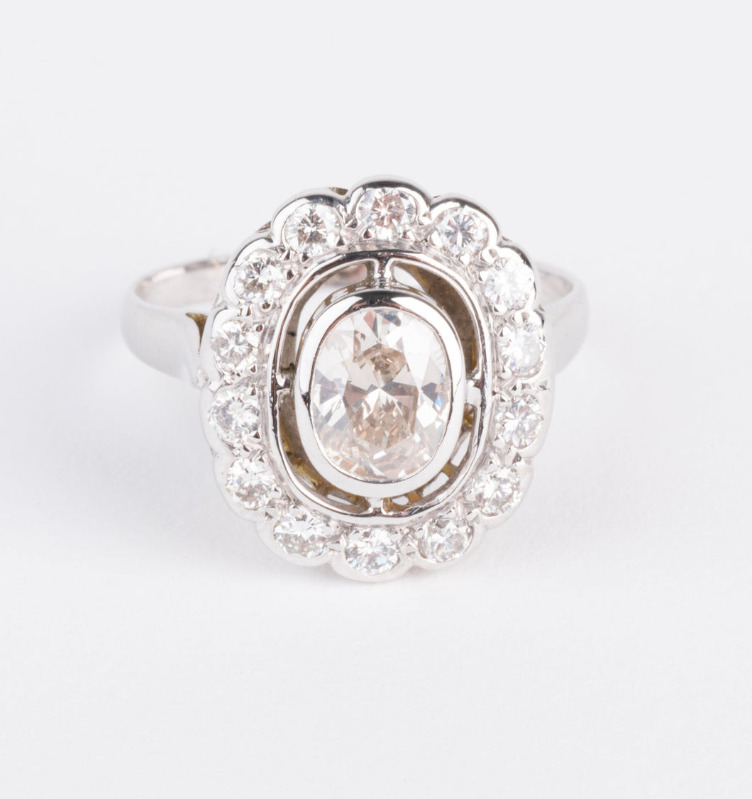Bague marguerite en or gris et diamant