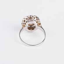 Charger l&#39;image dans la galerie, Bague marguerite en or gris et diamant
