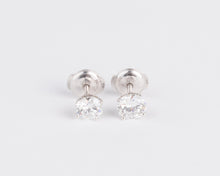 Charger l&#39;image dans la galerie, Boucles d&#39;oreilles en diamants sur or gris taille moderne
