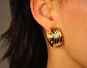 Paire de créoles or jaune  maison Van Cleef And Arpels