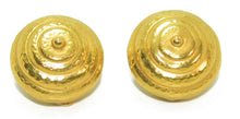 Charger l&#39;image dans la galerie, Paire de clips d&#39;oreilles Lalaounis or jaune
