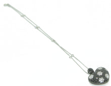 Charger l&#39;image dans la galerie, Collier ornée d&#39;un pendentif formant un cœur en diamant noirs et blancs - adalgyseboutique

