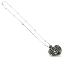 Charger l&#39;image dans la galerie, Collier ornée d&#39;un pendentif formant un cœur en diamant noirs et blancs - adalgyseboutique
