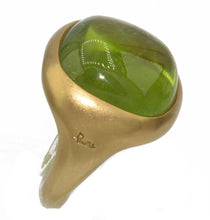 Charger l&#39;image dans la galerie, Bague signée Pomellato ornée d&#39;un péridot - adalgyseboutique
