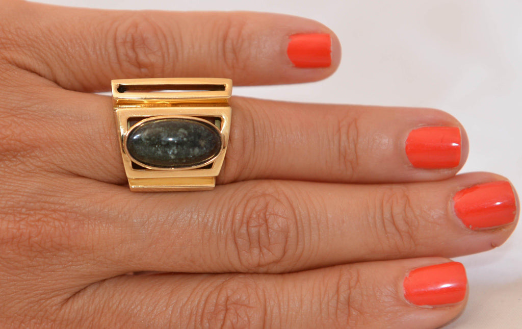 Bague géométrique or jaune ornée d'une agate mousse - adalgyseboutique