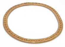 Charger l&#39;image dans la galerie, Collier Tubogas des années 1950 en or jaune orné de motifs sur toute la maille - adalgyseboutique

