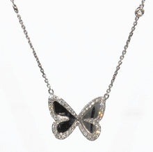 Charger l&#39;image dans la galerie, Pendentif en or gris diamants avec pendentif papillon
